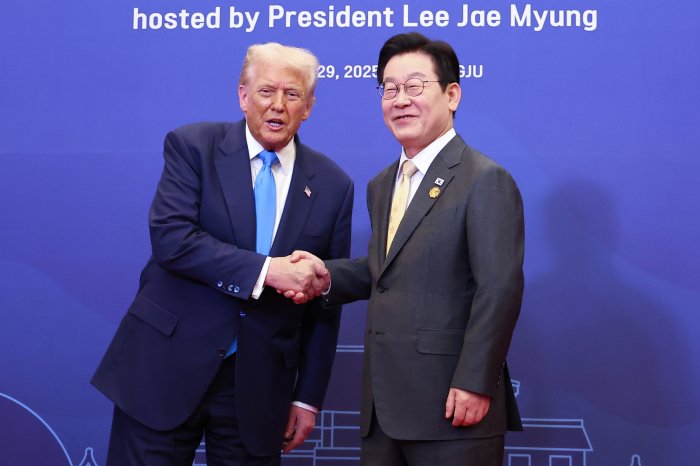 Washington endorses Seoul’s nuclear submarine ambitions, slashes auto trafiffs