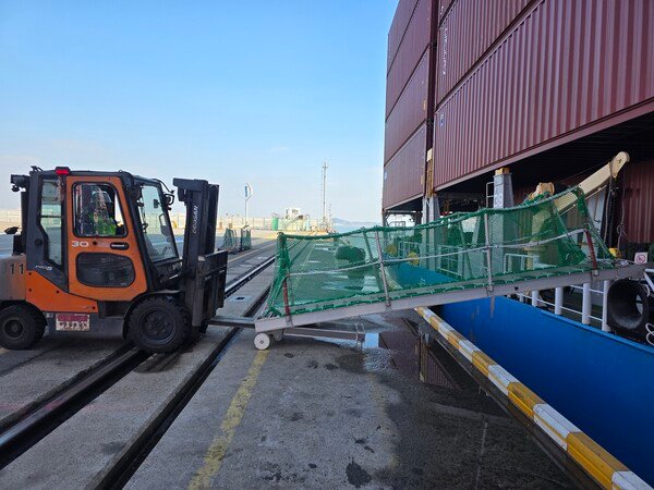 인천 신항, 화물차반출입시간 8.8% 감소