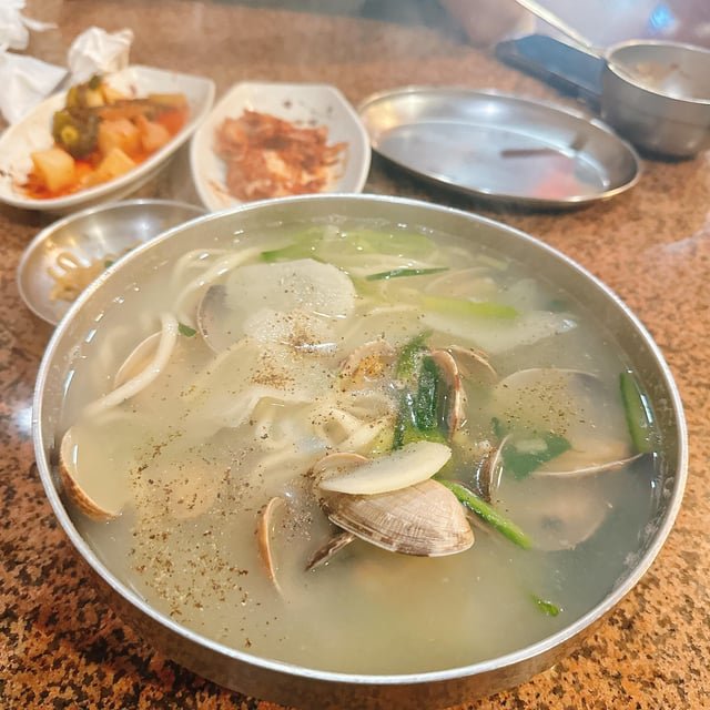Clam Noodle Soup (Bajirak Kalguksu) at Miari Kalguksu, LA K-Town.