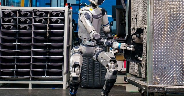 Hyundai Motor Stock Hits Record High on Humanoid, SW Strategy