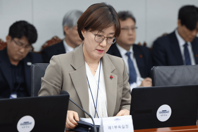 Influence-peddling scandal erupts at presidential office