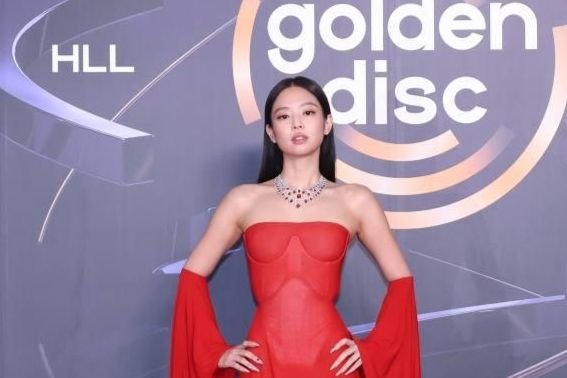 BLACKPINK’s Jennie becomes one-woman headline at 40th Golden Disc Awards