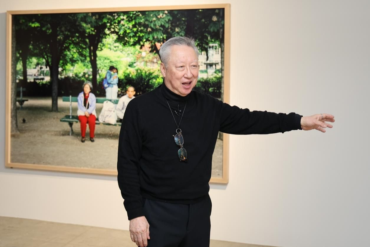 Ex-Doosan chairman details human lives during 1st solo photo exhibition