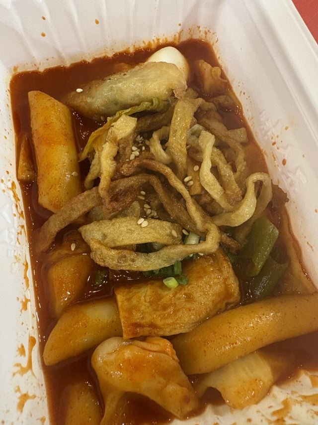 Guess what’s in my bowl? (Hint: it’s spicy and addictive 🌶️)