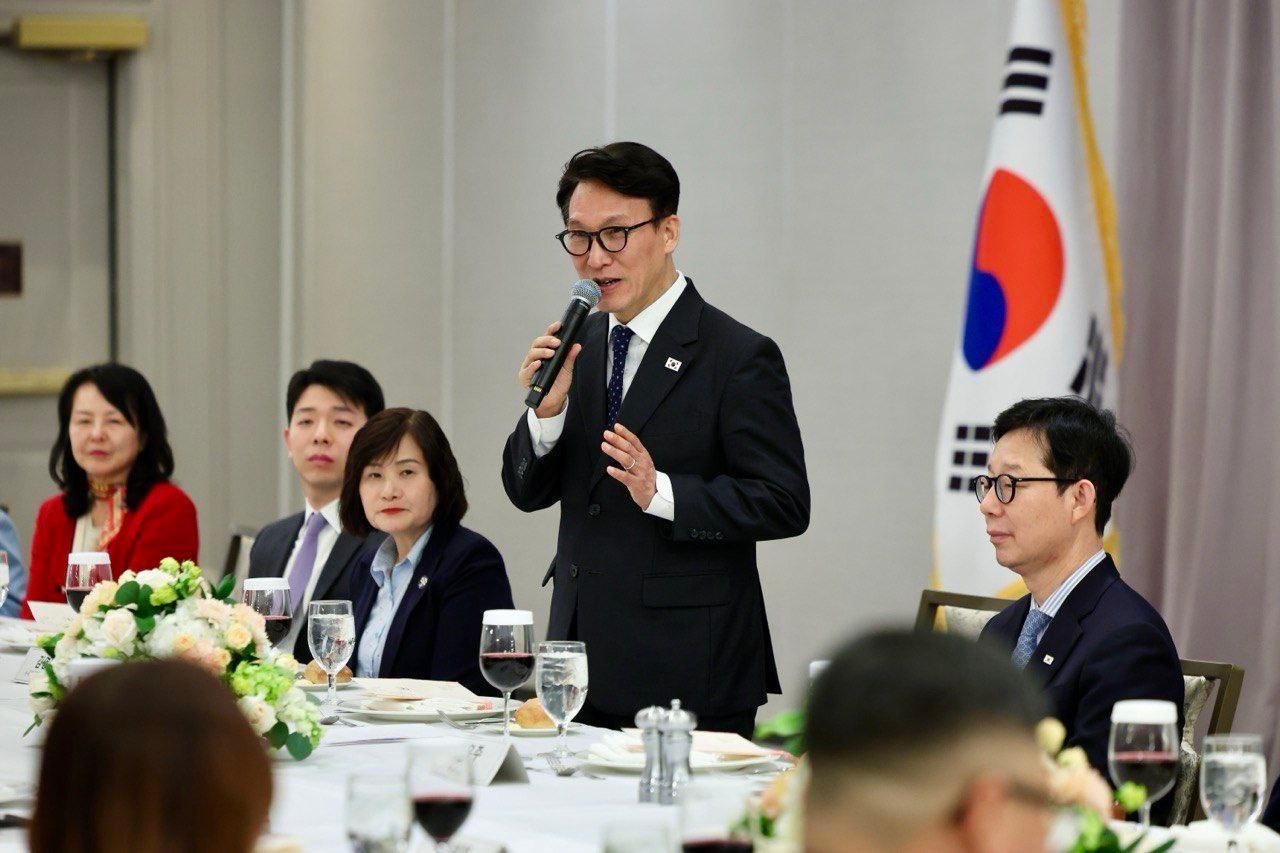 PM meets Korean leaders, residents in New York