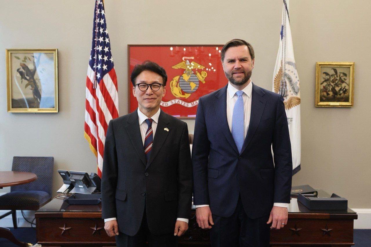 Kim, Vance establish hotline to prevent misunderstandings over Coupang issue