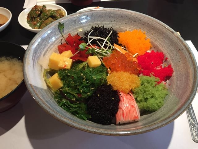 This is Korean 알밥 (al bap)