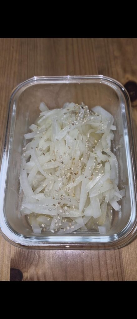 Today’s banchan: simple radish namul