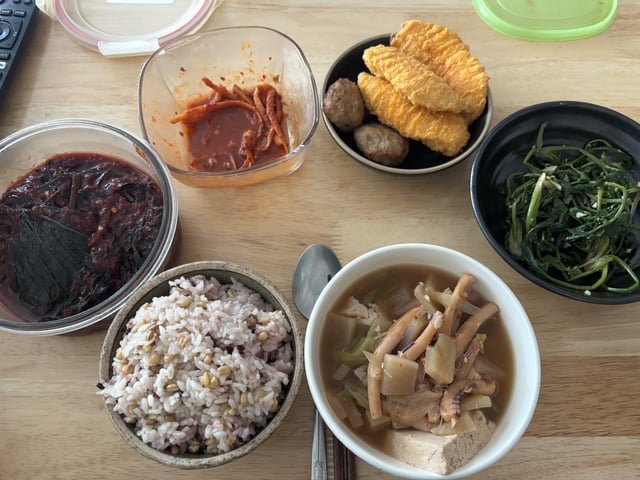 Very normal Korean home meal
