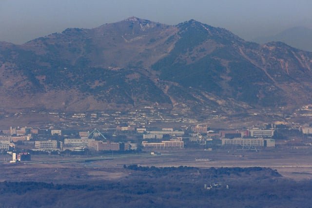 South Korea calls for reopening of inter-Korean industrial complex