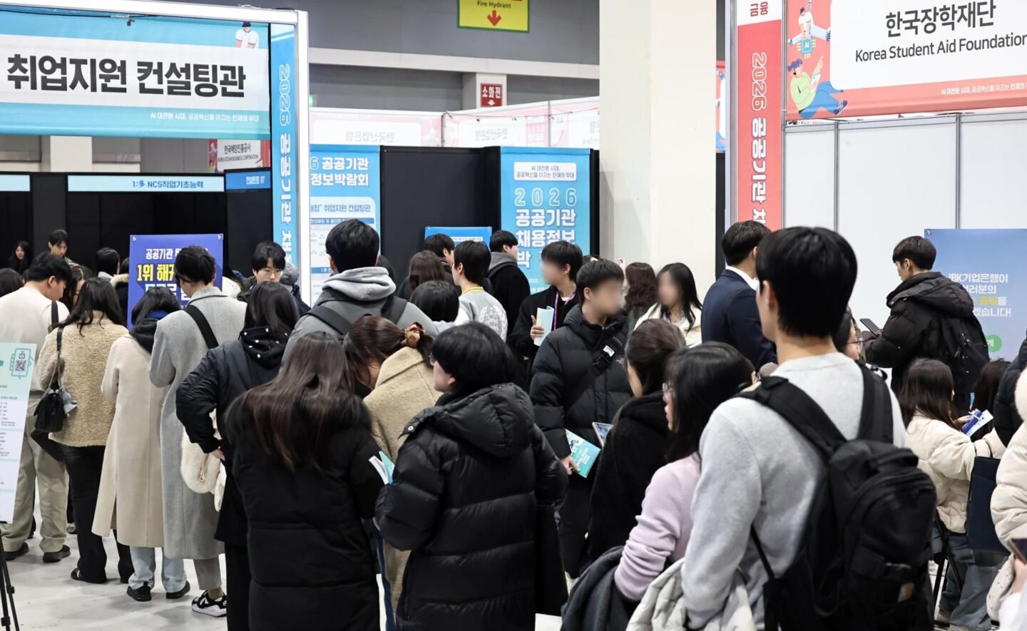 Monthly wage income rises 3.3% in 2024 on higher earnings at foreign institutions