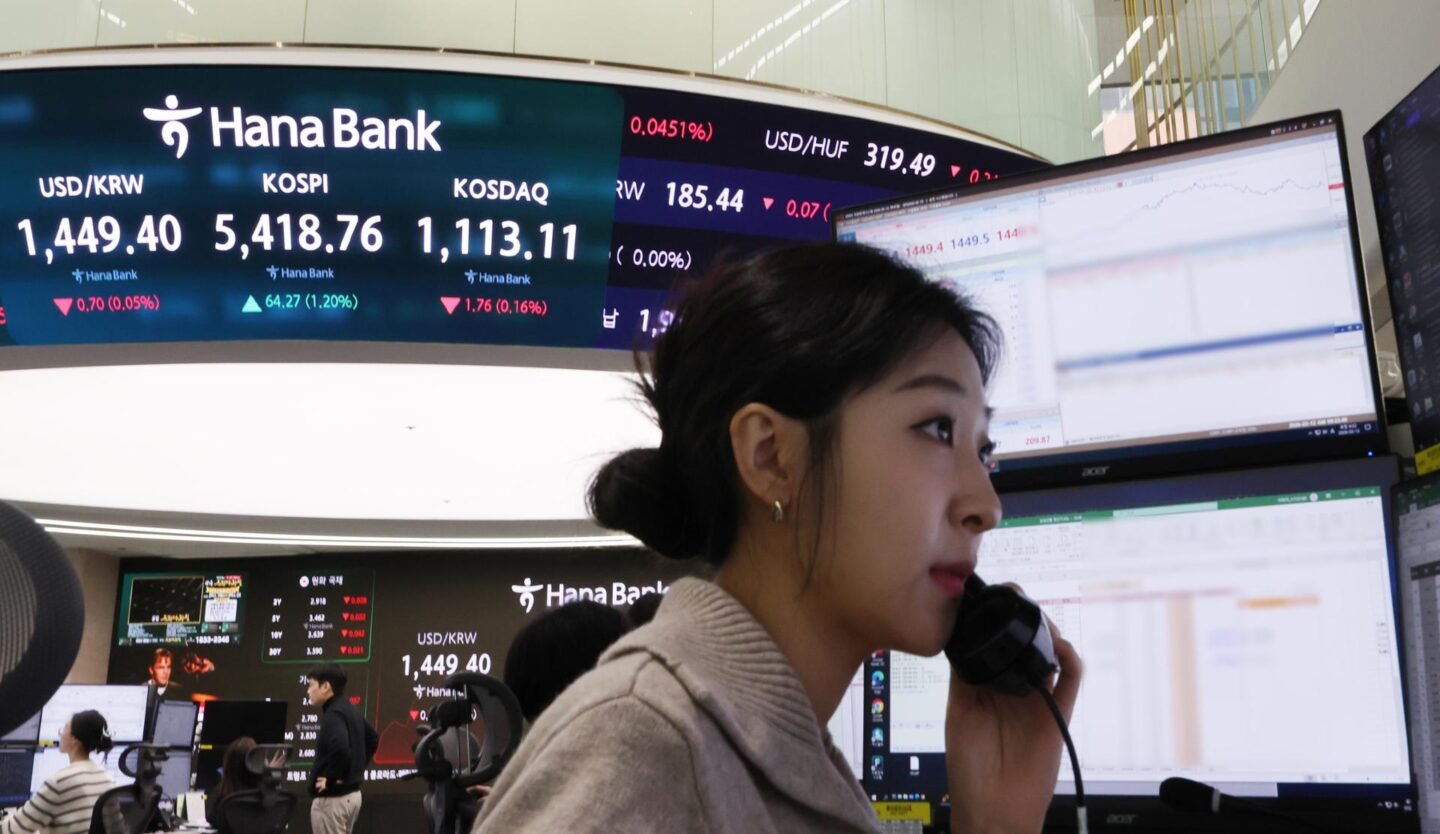 Foreign investors shift to net selling of Korean stocks in January: BOK