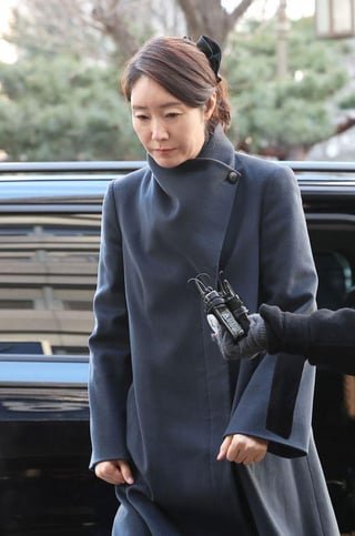 Prosecutors Seek Arrest Warrants for Kang Seonwoo and Kim Kyung over 100 Million Won Nomination Bribe