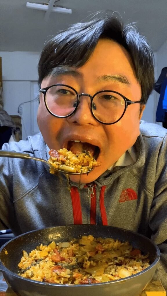 Korean Gat-kimchi Bok-keum-bap(Mustard Leaf Kimchi Fried Rice)