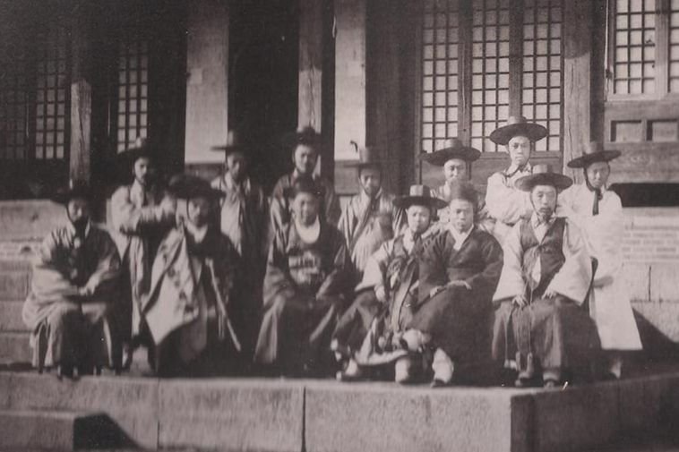 Peeping in Joseon Korea:
Voyeurism, diplomats and scandals
(Part 3)