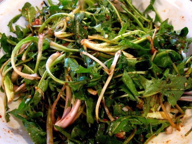 Minduelle Muchim (Dandelion Salad)