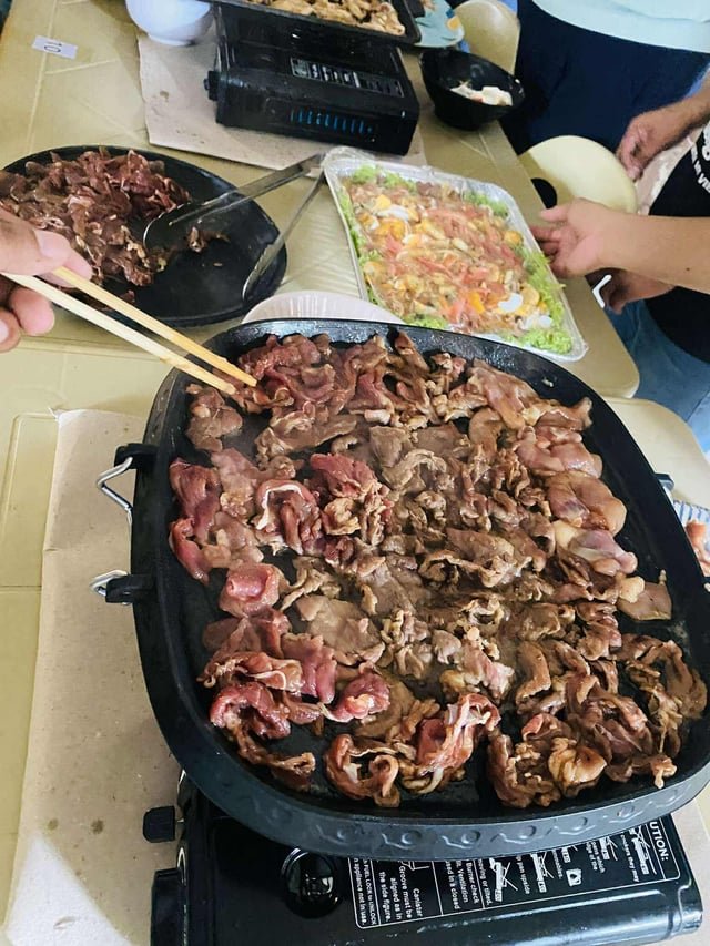 Meat on the grill, chill vibes