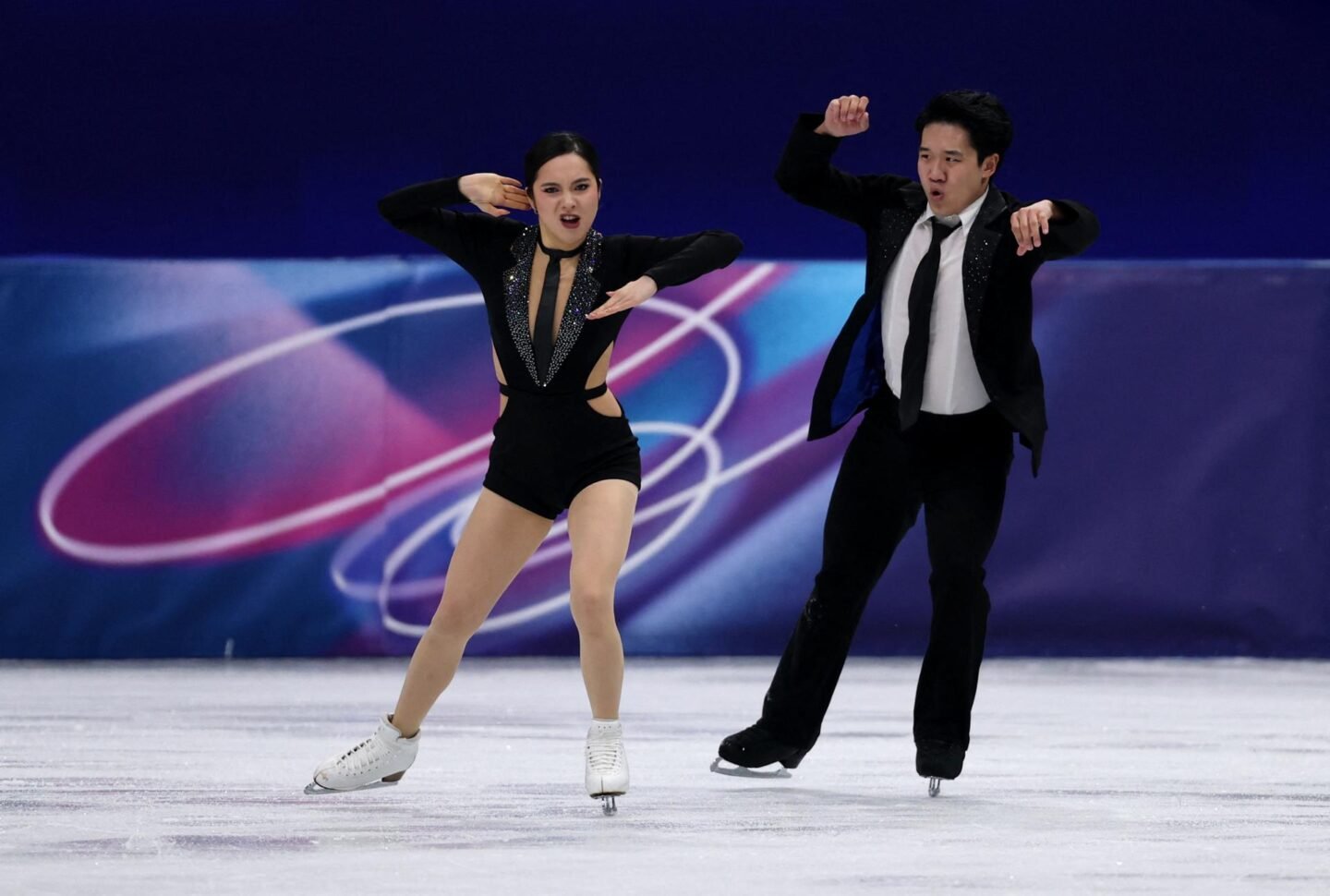 Ice dancers miss out on free dance after shaky rhythm dance