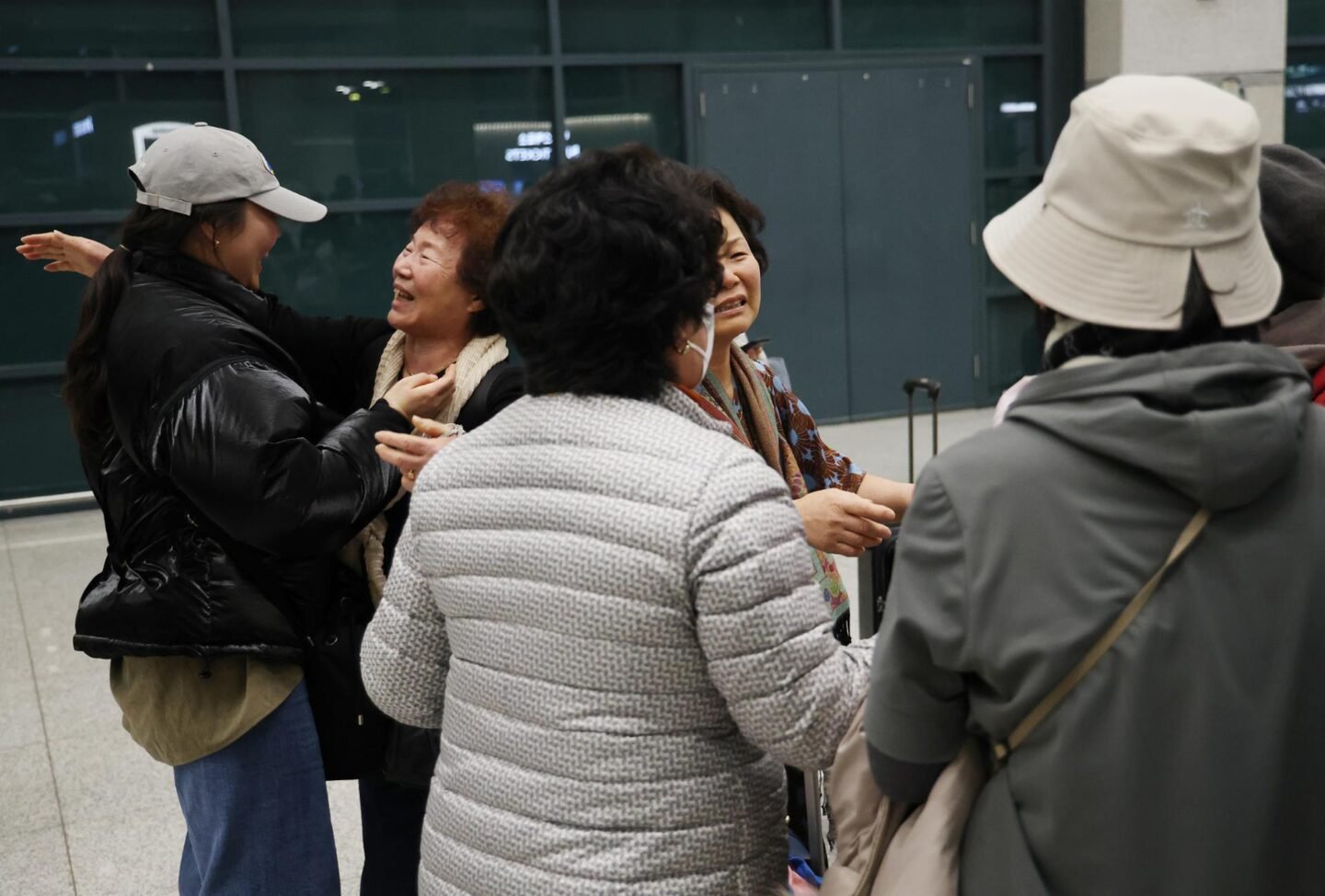 Koreans evacuate from Qatar, Jordan with embassy assistance amid Middle East crisis