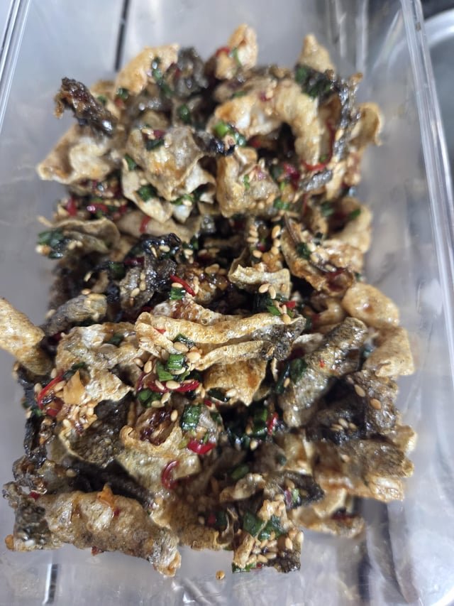 Reddit folks, what kind of fried food do you think this is? ^^ It’s my first time trying it, and it’s tastier than I expected! Haha.