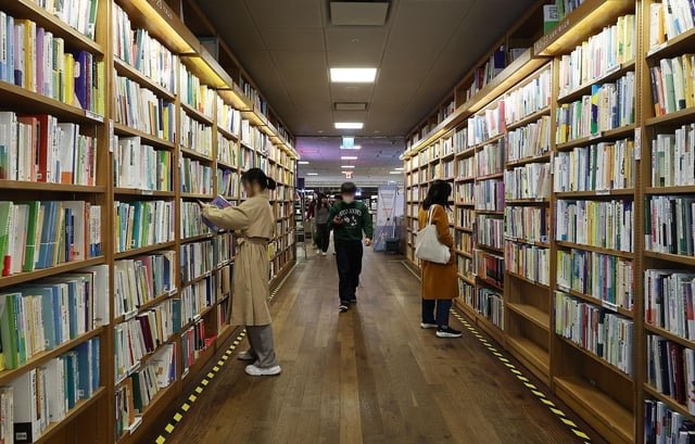 Some young Koreans are looking for love in bookstores, but are they reading the room?