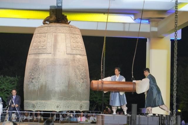Ancient bell sound enters BTS album after museum chief’s inspiration