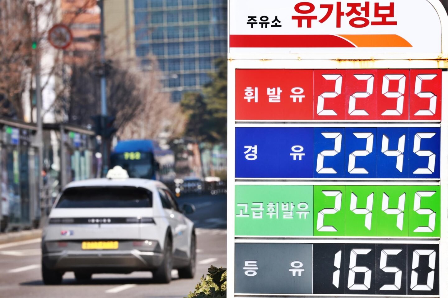 Fuel price rise slows amid speculation of price cap system