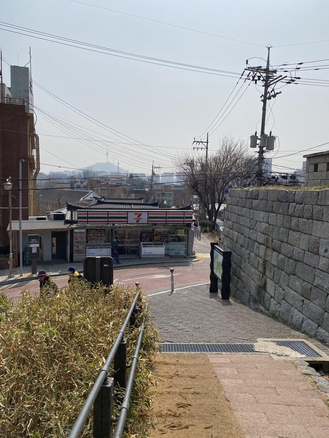 I know this 7-11 has a viral reputation for its view but have no knowledge of which sites where it’s famous. Instagram? Pinterest? Youtube?