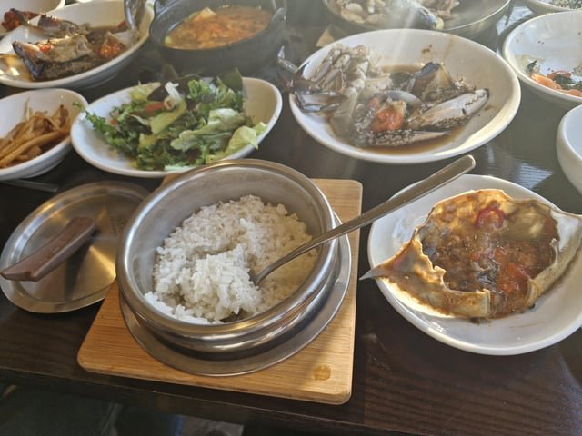 Ganjang gaejang(soy sauce marinated crabs)