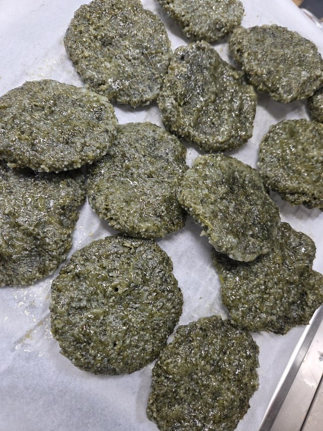 Have you ever tried mugwort rice cakes (ssuk gaetteok)?