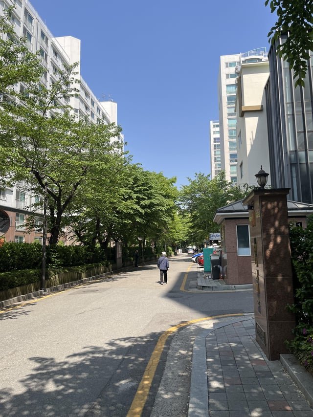 Sunny afternoon in a typical Seoul apartment complex