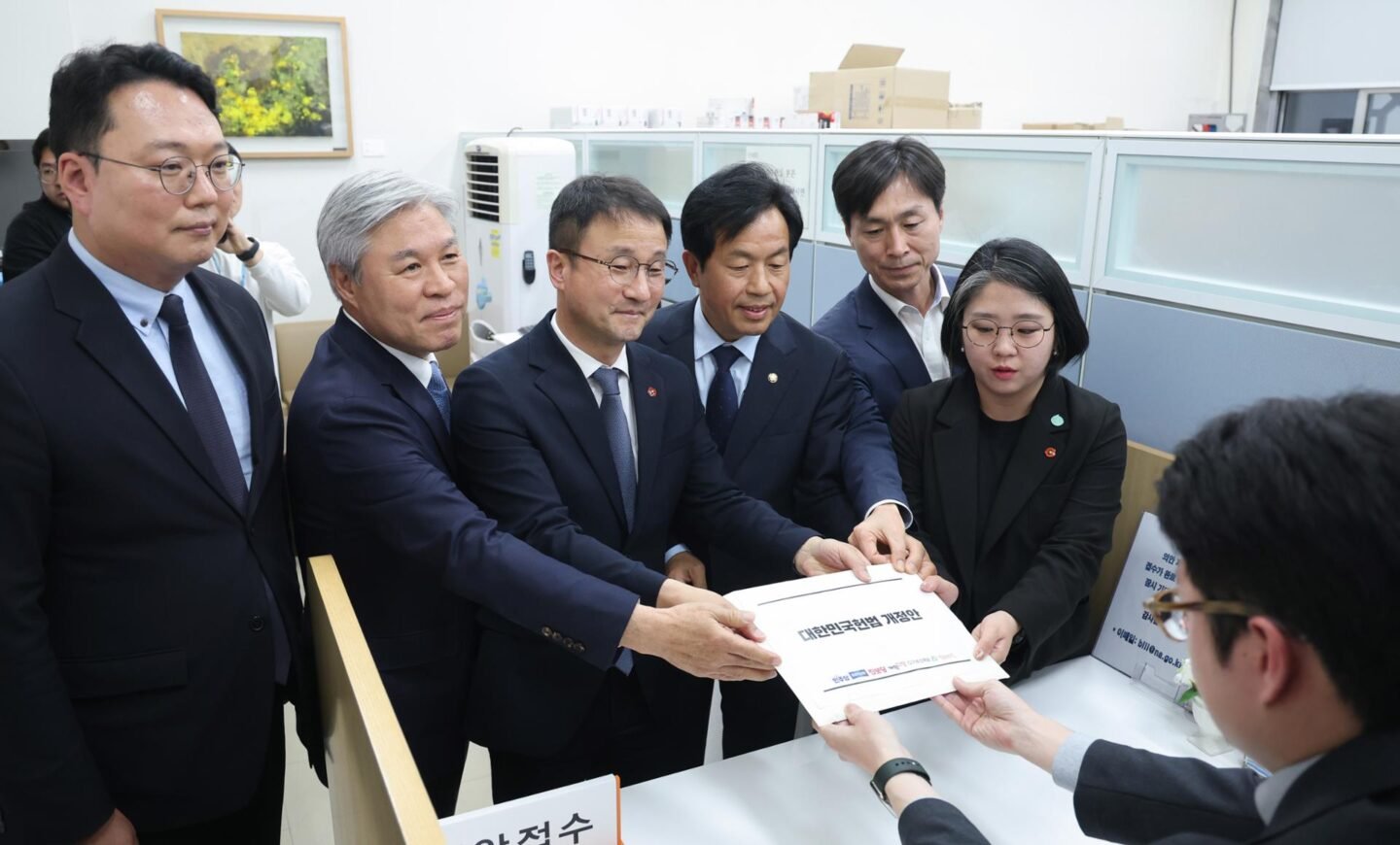 Cabinet approves motion to amend some texts in Constitution