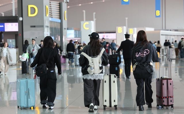 Travelers turn to domestic vacations as Iran war raises airfares