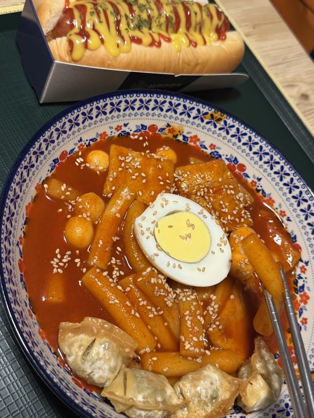 Who likes tteokbokki?