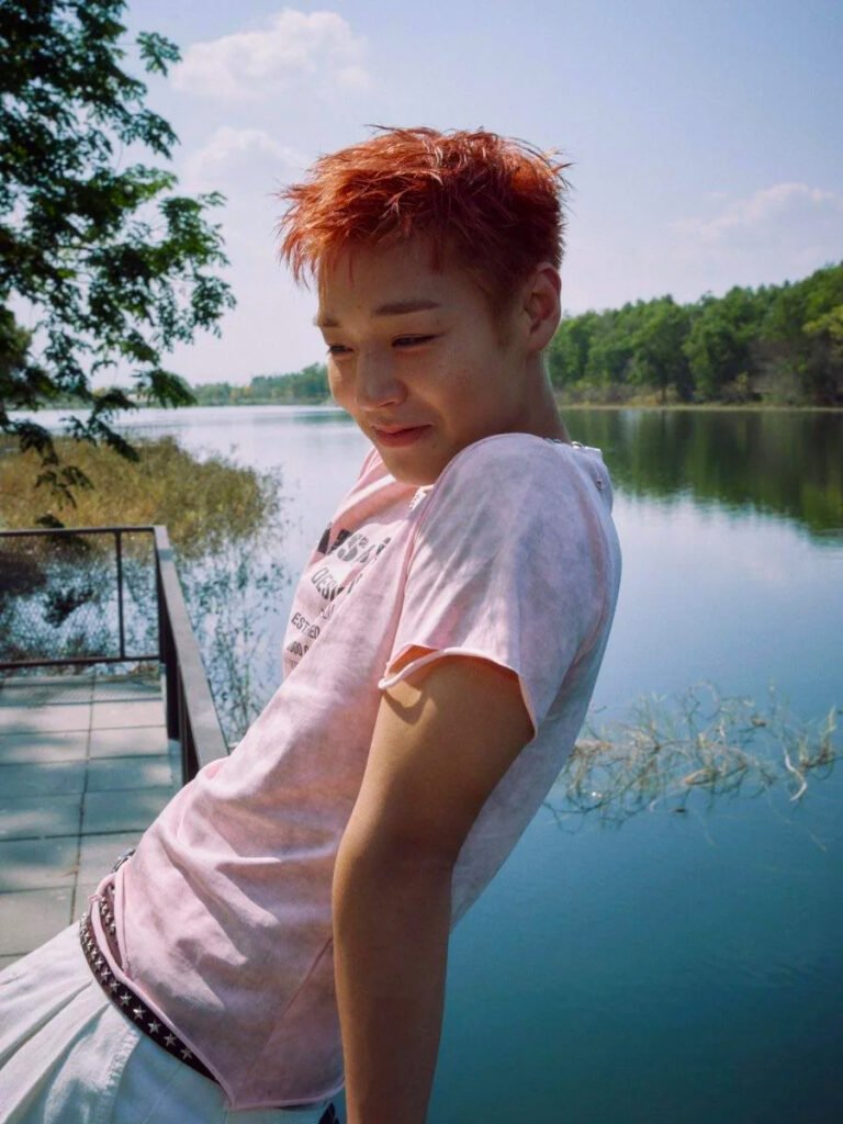 Light in Bloom: Park Jihoon’s “RE:FLECT” and the Art of Self-Discovery