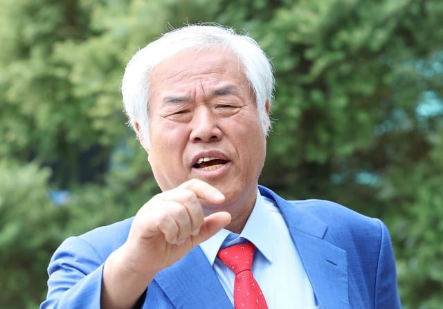 Far-right pastor urges followers to donate 1 million won each to help pay for legal fees