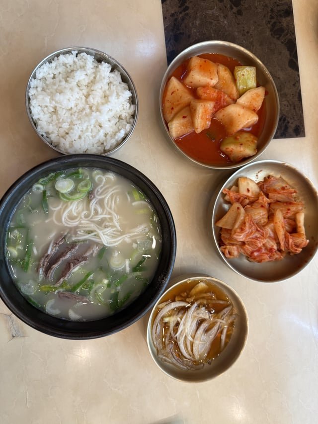 Seolleongtang for a Chilly Feeling on a Hot Day