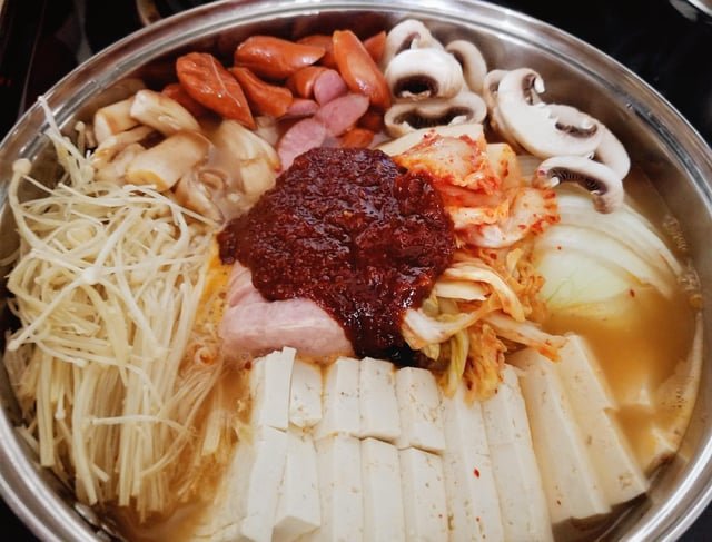 Budae-jjigae 부대찌개