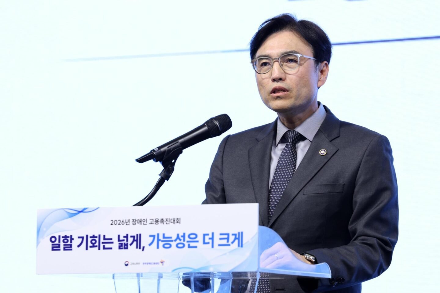 Gov’t to devise new support road map for foreign workers in H1