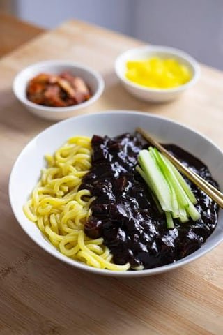 Jjampong and jjajangmyeon noodles