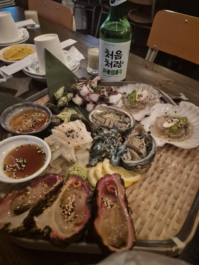 The perfect spread – Raw seafood Anju night