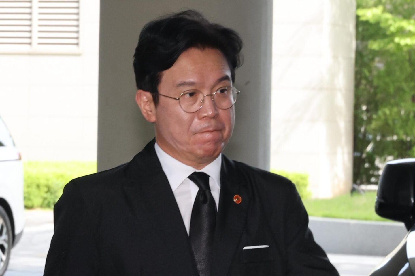 Labor ministry says ‘too early’ to speak of using emergency arbitration powers against Samsung strike