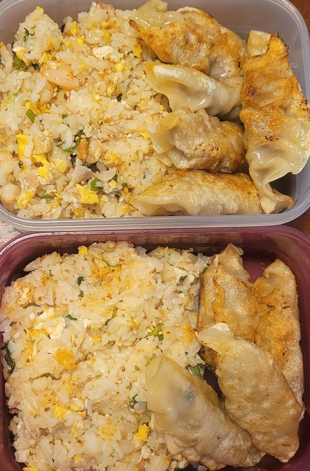 Korean mom in Alaska packed this easy win: fried rice & crispy dumplings