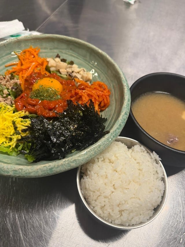 Beef Tartare Bibimbap (Yukhoe Bibimbap)