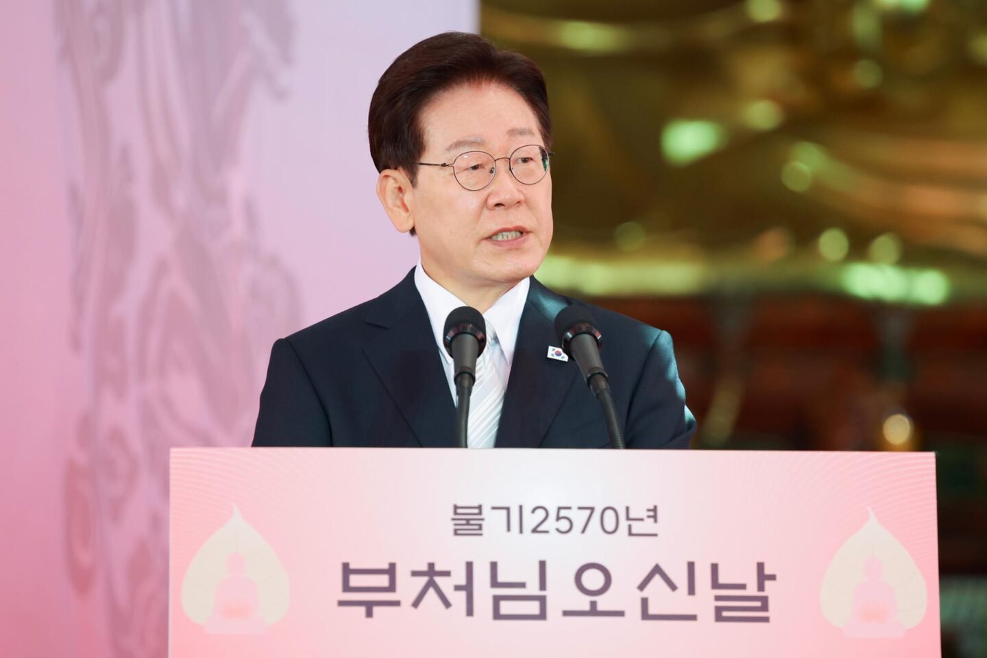 Lee calls for review of closing down far-right website over promoting hate speech
