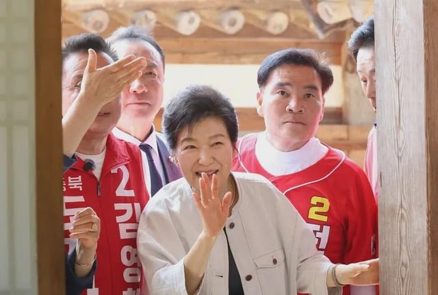 [Editorial] A disgraced former president like Park Geun-hye has no place on the campaign trail