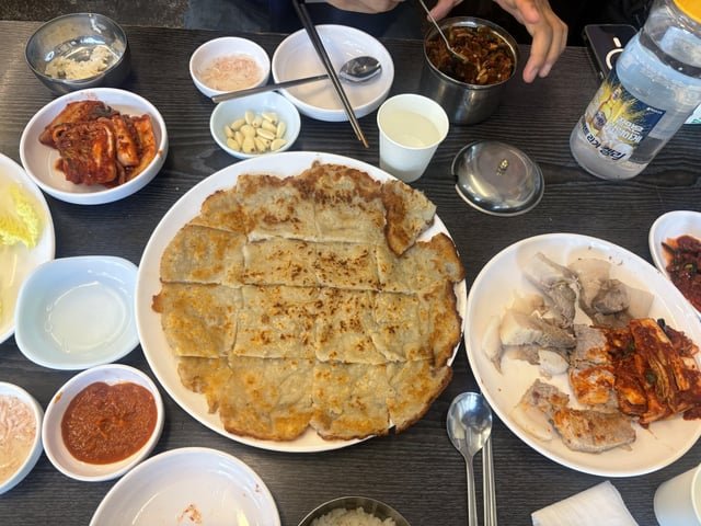 Gamjajeon(potato pancake) & Bossam(boiled pork wraps)…🍜
