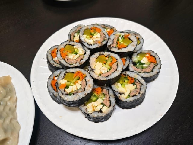 Homemade Tuna Gimbap (Chamchi Gimbap) – Our family’s absolute favorite!