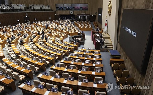 Parliament fails to pass constitutional amendment bill amid PPP boycott