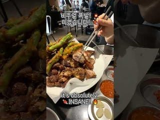 Have you ever tried FRIED Jokbal (Crispy Pork Trotters) in Seoul? 🐖🔥 Cross-posted my short video! 🍜💧